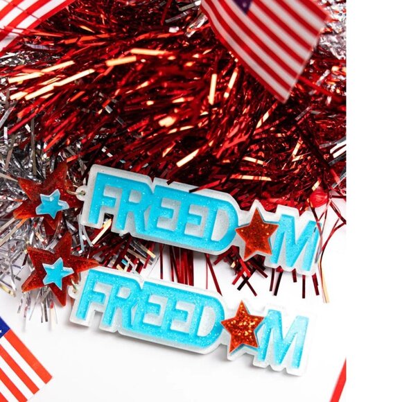 NWT  BOUTIQUE    PATRIOTIC 'FREEDOM' ACRYLIC EARRINGS   FUN & UNIQUE - Picture 1 of 1